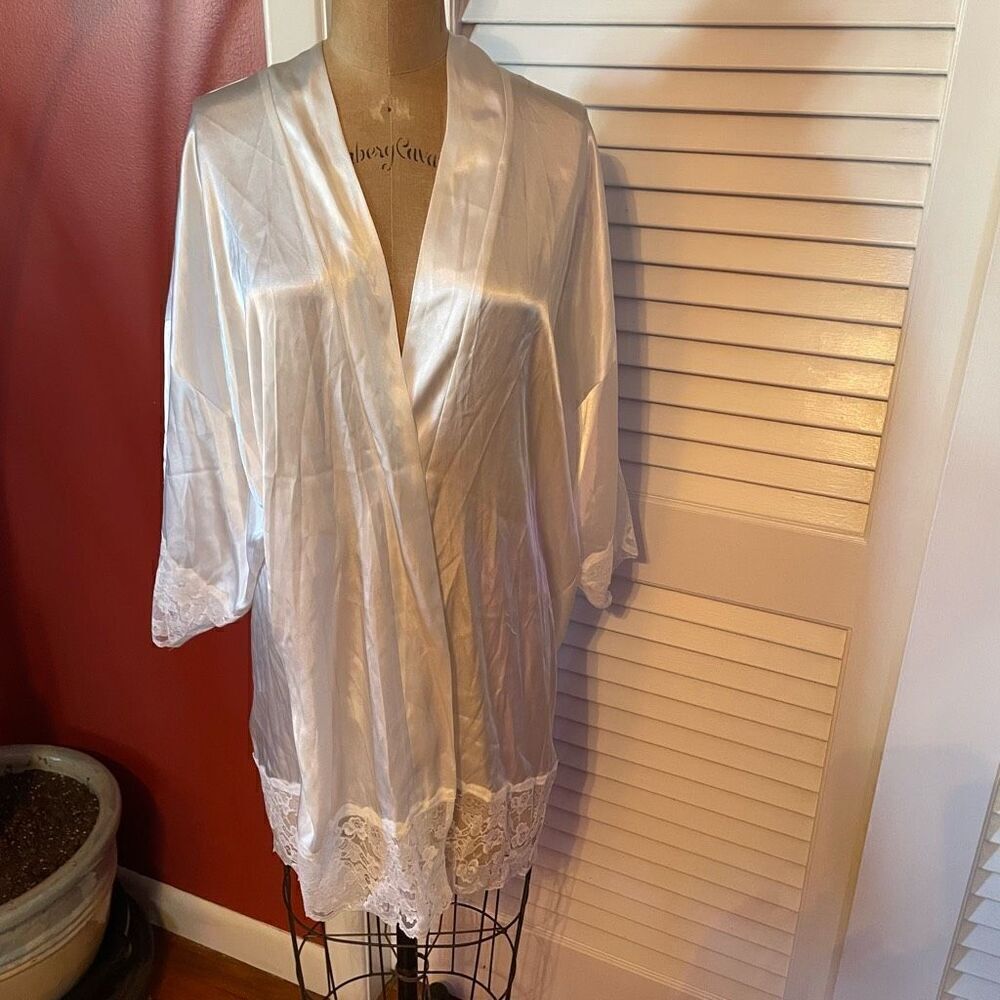 IN BLOOM | white bridal lingerie and robe combo M NWT